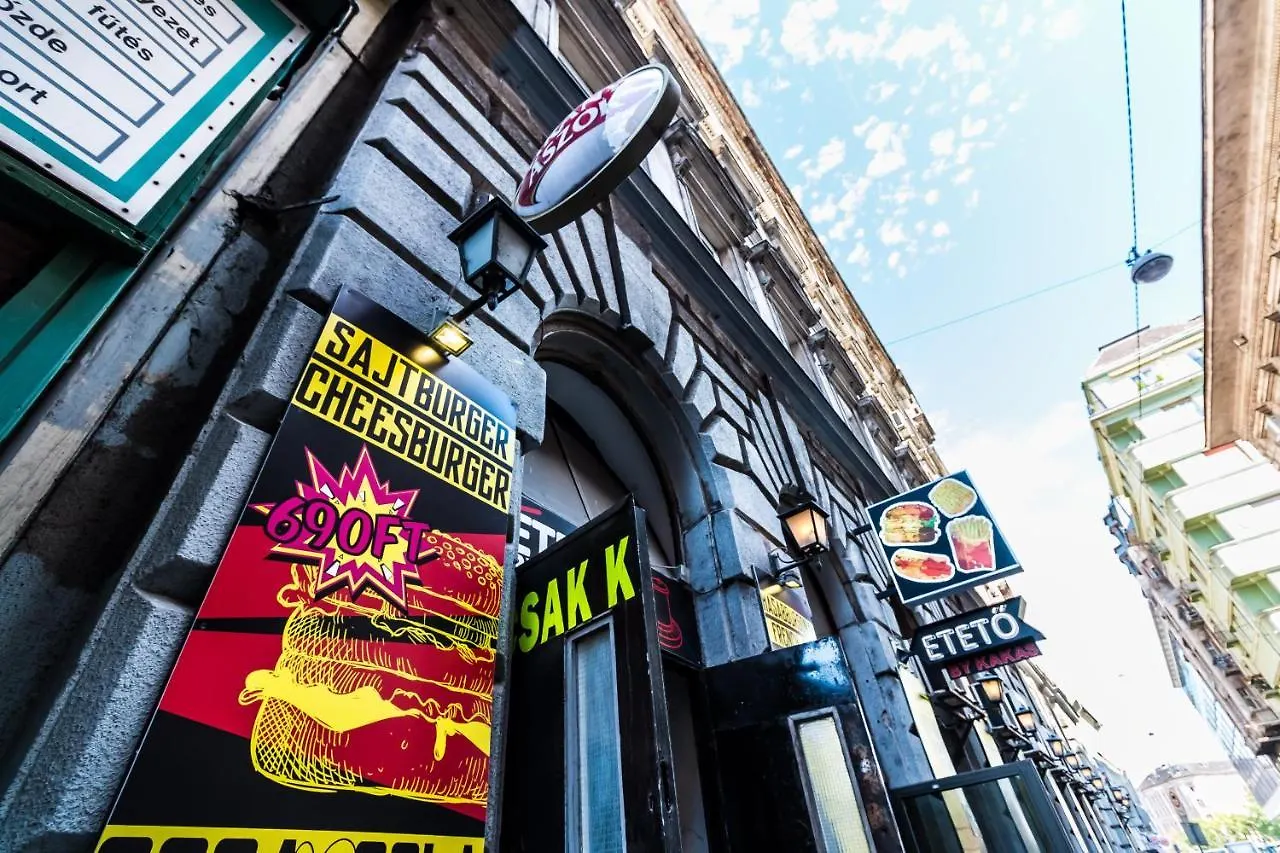 Stylish Apartments At Ruin Pub District Budapest