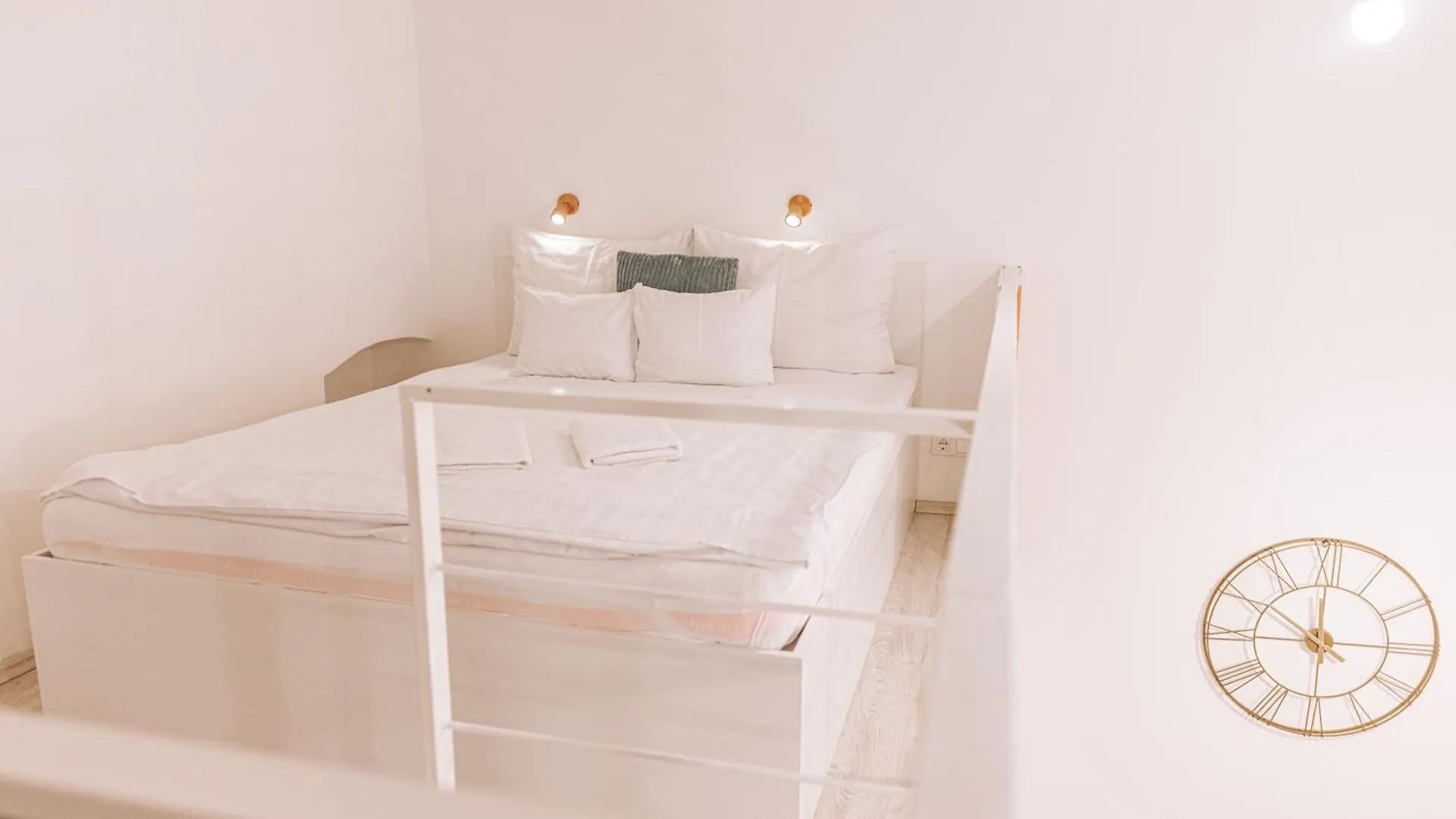 Stylish Apartments At Ruin Pub District Budapest Hungary