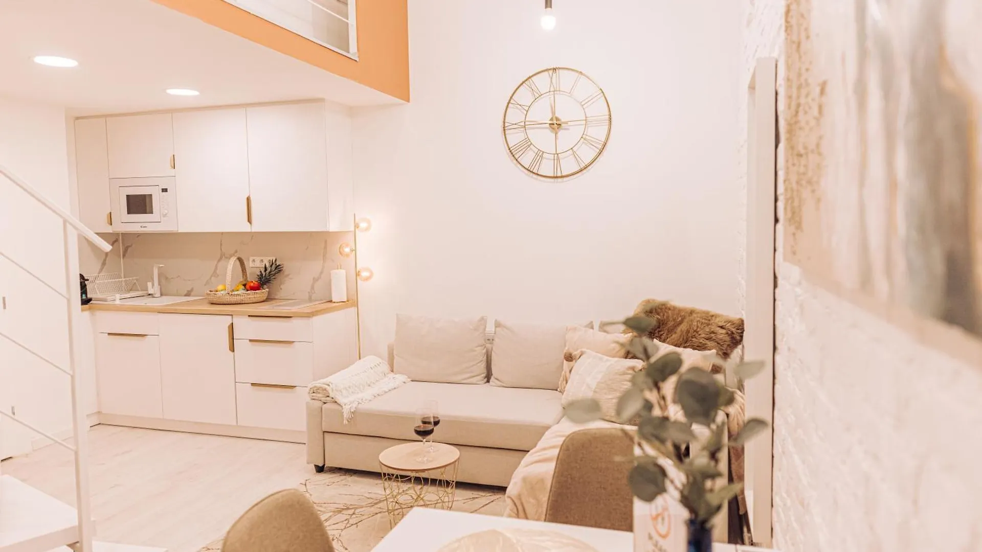 Stylish Apartments At Ruin Pub District Budapest