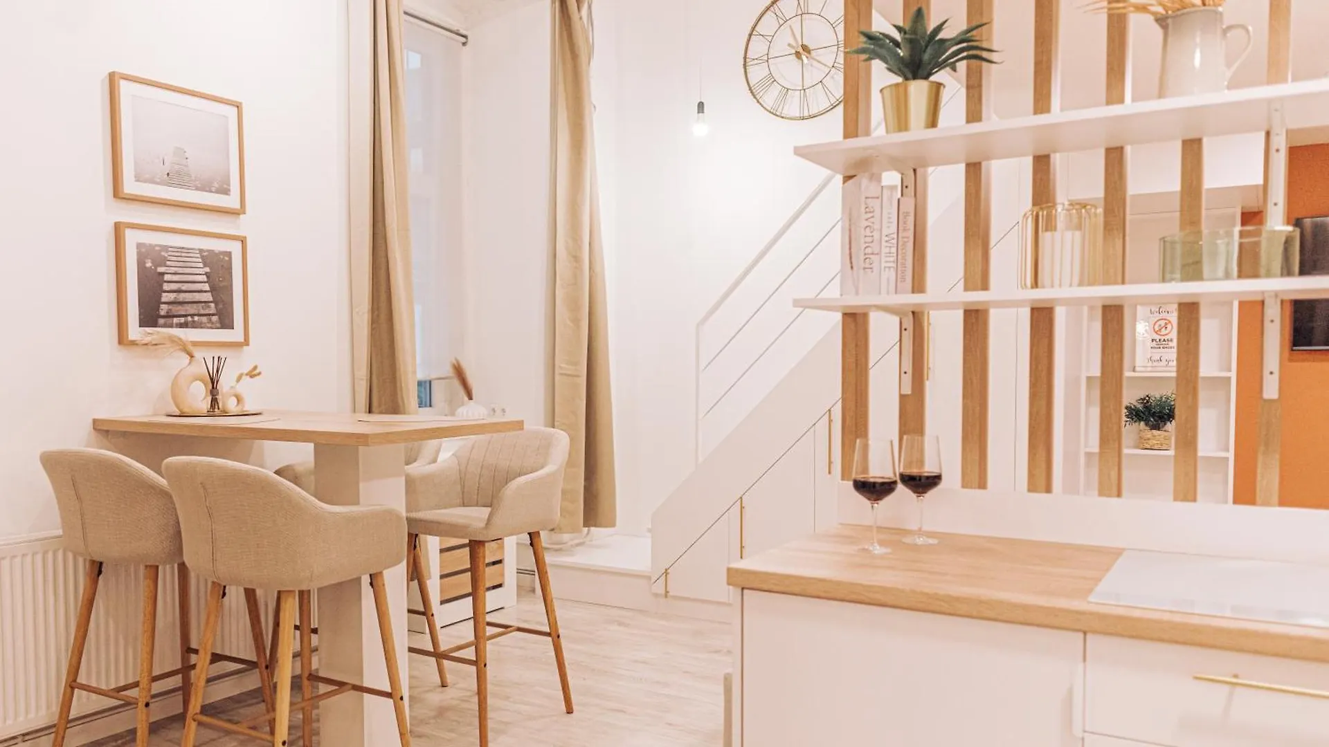 Stylish Apartments At Ruin Pub District Budapest Hungary